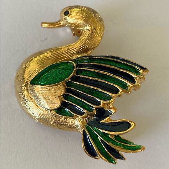 Vintage Gerry’s Enamel Swan Pin Brooch - Picture 2 of 6